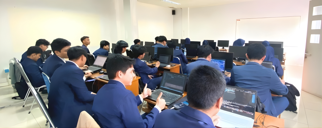 Suasana Laboratorium Komputer