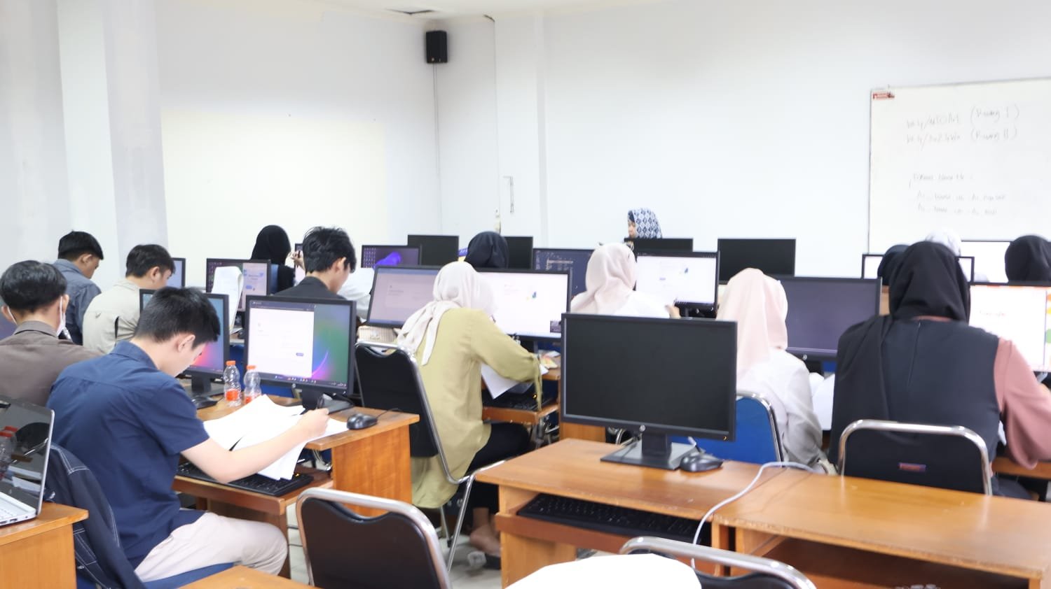 Suasana Laboratorium Komputer